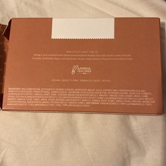 Complex Culture eyeshadow palette - Picture 4 of 5